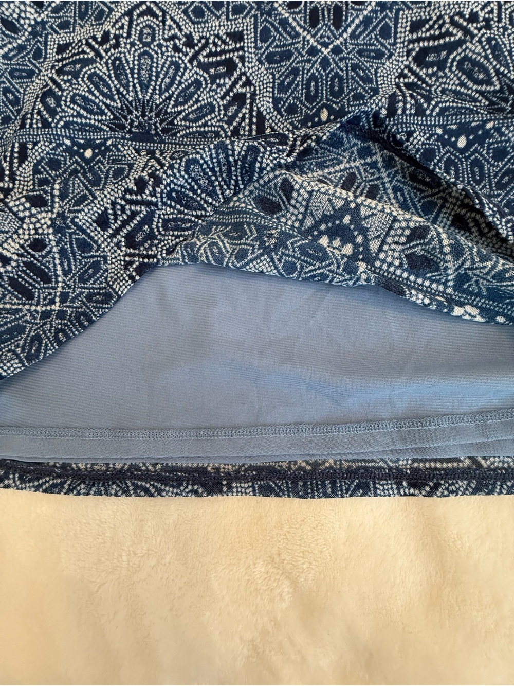 Chico’s Blue Geometric Kaleidoscope Print Mesh Lined Top Size 1 Long Sleeve - Picture 9 of 12